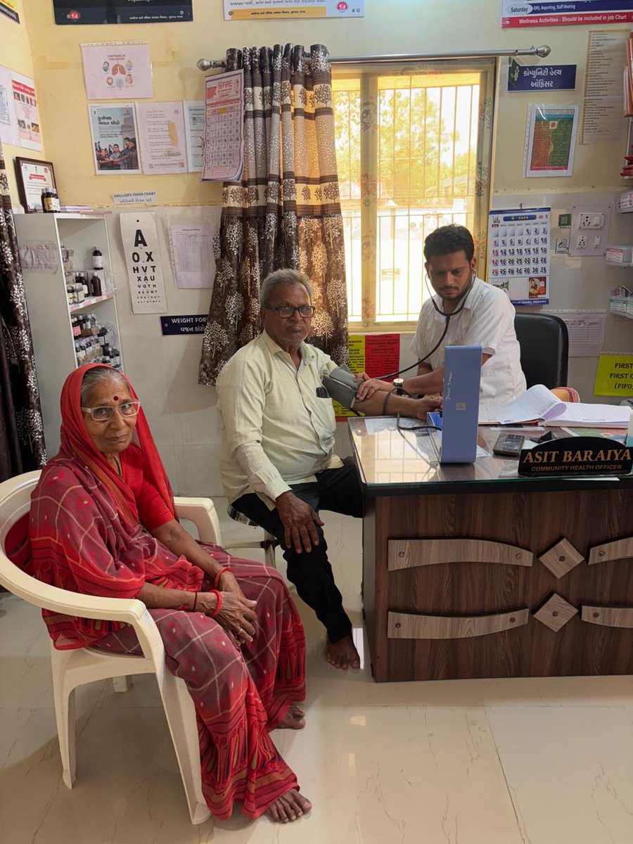 CDHOBhavnagar's tweet photo. આજે ભાવનગર જિલ્લામાં તમામ AAM ખાતે #WorldHypertensionDay ની ઉજવણી કરવા માં આવી.
૩૦ વર્ષથી ઉપરના લાભા��્થી ને બોલાવી ને સ્ક્રીનીંગ તપાસ કરવામાં આવી અને રોજિંદા જીવનમાં સ્વાસ્થ્ય સંબંધિત કેટલીક કાળજી લેવા માહિતગાર કરવામાં આવ્યા.
@MoHFW_INDIA 
@MoHFW_GUJARAT 
@GujHFWDept 
@NHMGujarat https://t.co/sqt4OD68Iq