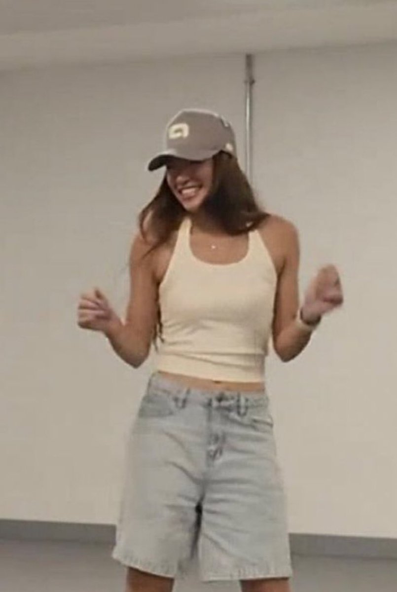 iahsgf's tweet photo. aiah wearing jorts???? never knew i needed this https://t.co/LkVFr9xEOj