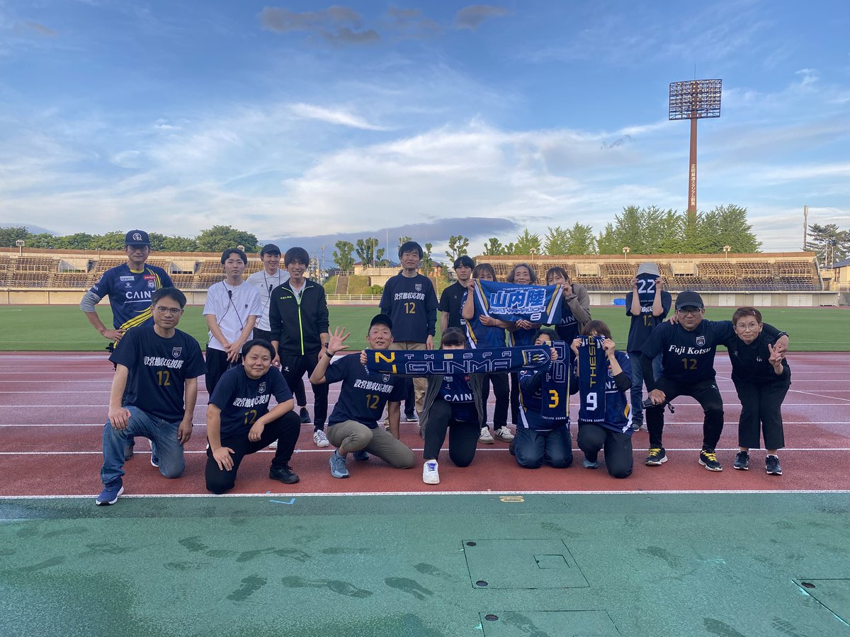 OfficialThespa's tweet photo. 【第13節vs #高知ユナイテッドSC 】
#設営撤収応援隊
#ボールパーソン(高崎健康福祉大学高崎高校)
#運営サポートスタッフ の皆さんにご協力いただきました。
天候の悪い中、長時間のサポート本当にありがとうございました🙇
#thespa #ザスパ群馬 #ChasinGlory https://t.co/54baPE1o0k