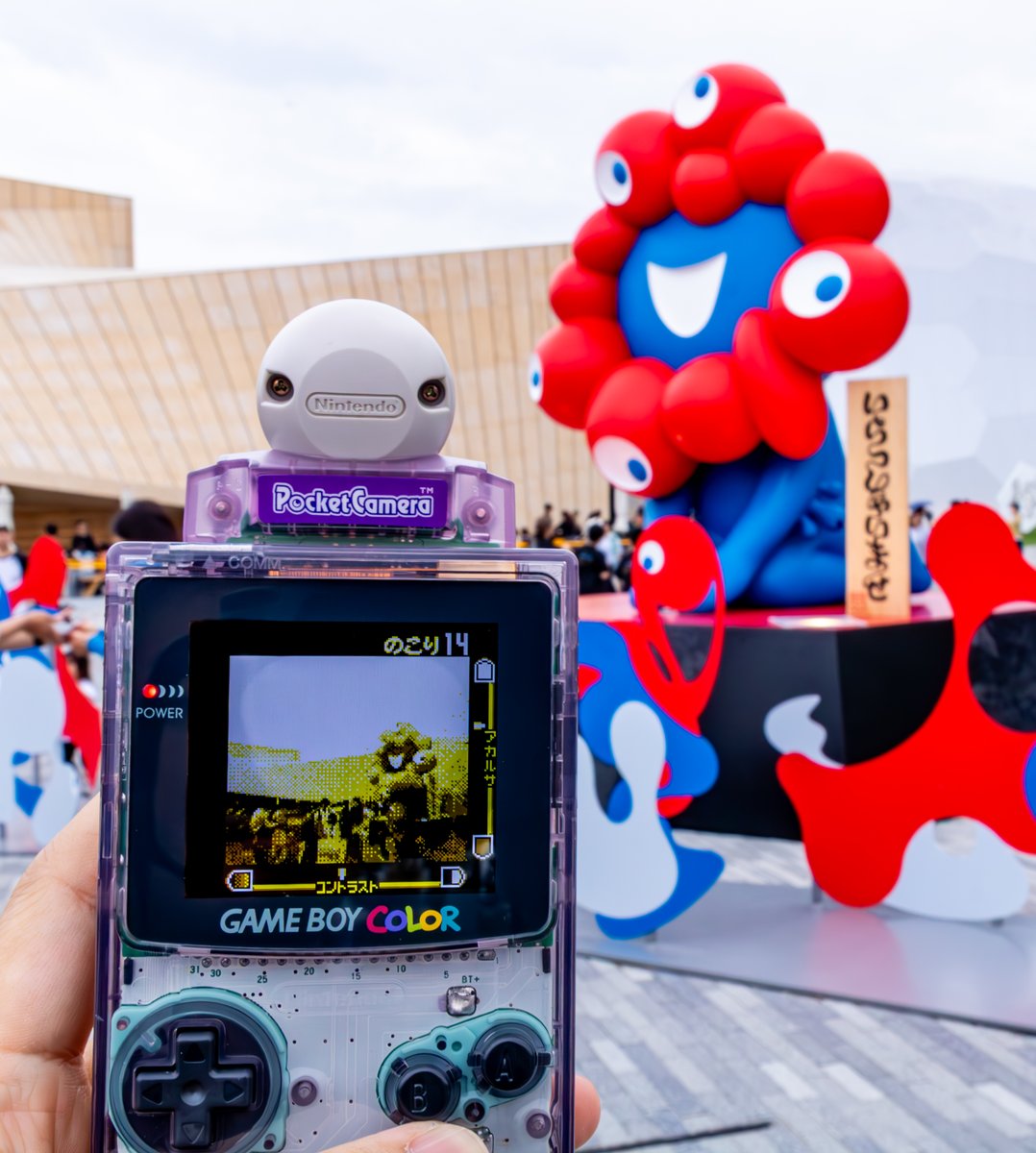 yuuitirou528's tweet image. ゲームボーイ、あれが大阪万博のミャクミャク様だよ。