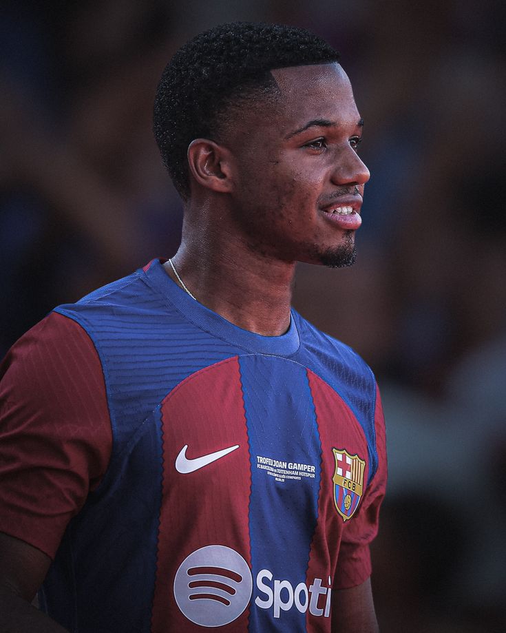 BarcaNowActu_FR's tweet photo. 🚨💔 Ansu Fati fera ses adieux aux supporters lors du match contre Villarreal 

Malheureusement, ce match sera son dernier à domicile sous le maillot Blaugrana. 👋🤧

🤔💭 Que retenez vous de son passage au FC Barcelone ? https://t.co/f6UrZuclY8