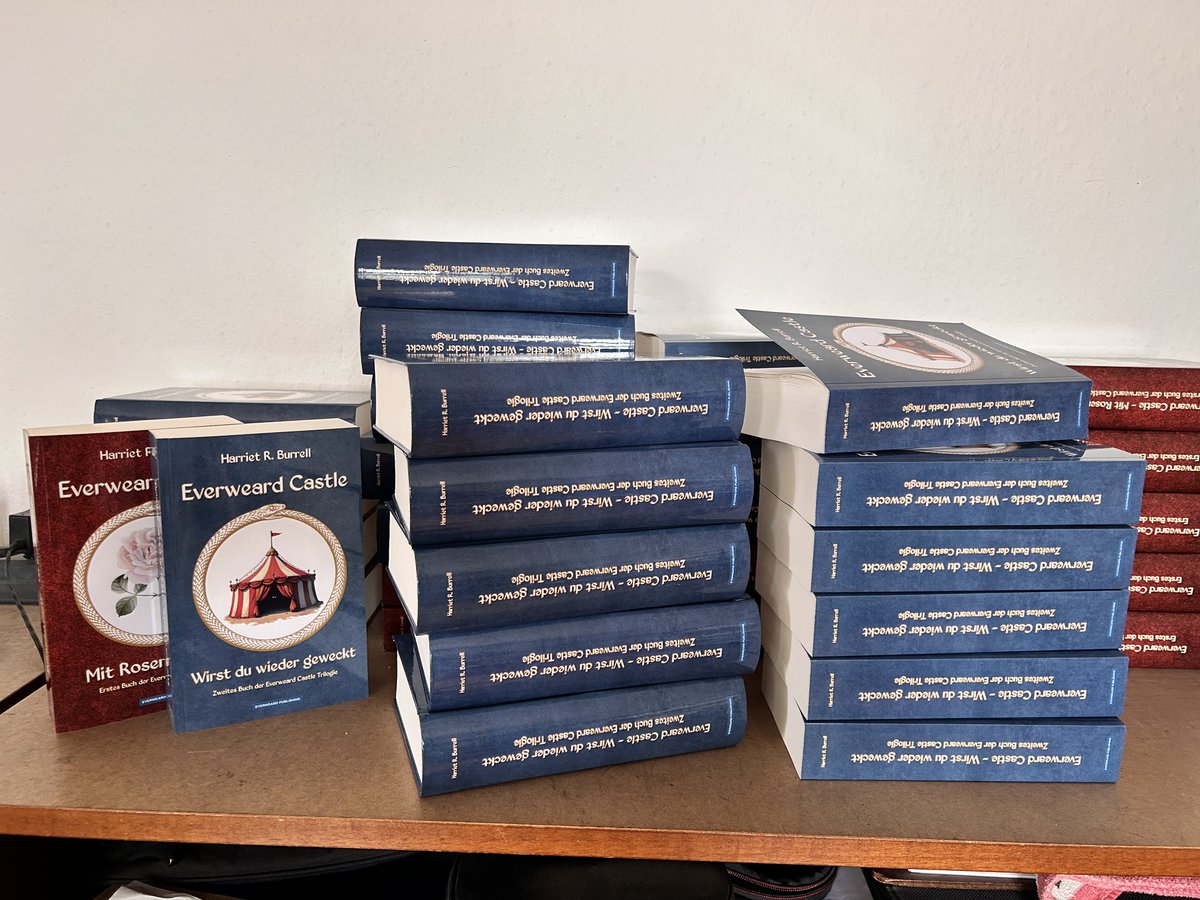 Harriet R. Burrell 
Everweard Castle - Wirst du wieder geweckt 
Zweites Buch der Everweard Castle Trilogie  
Verfügbar ab dem 16. Juni 2025 - überall, wo es Bücher gibt.  
#Fantasy #Neuerscheinung #Buchempfehlung #EverweardCastle #Everweard #Belletristik