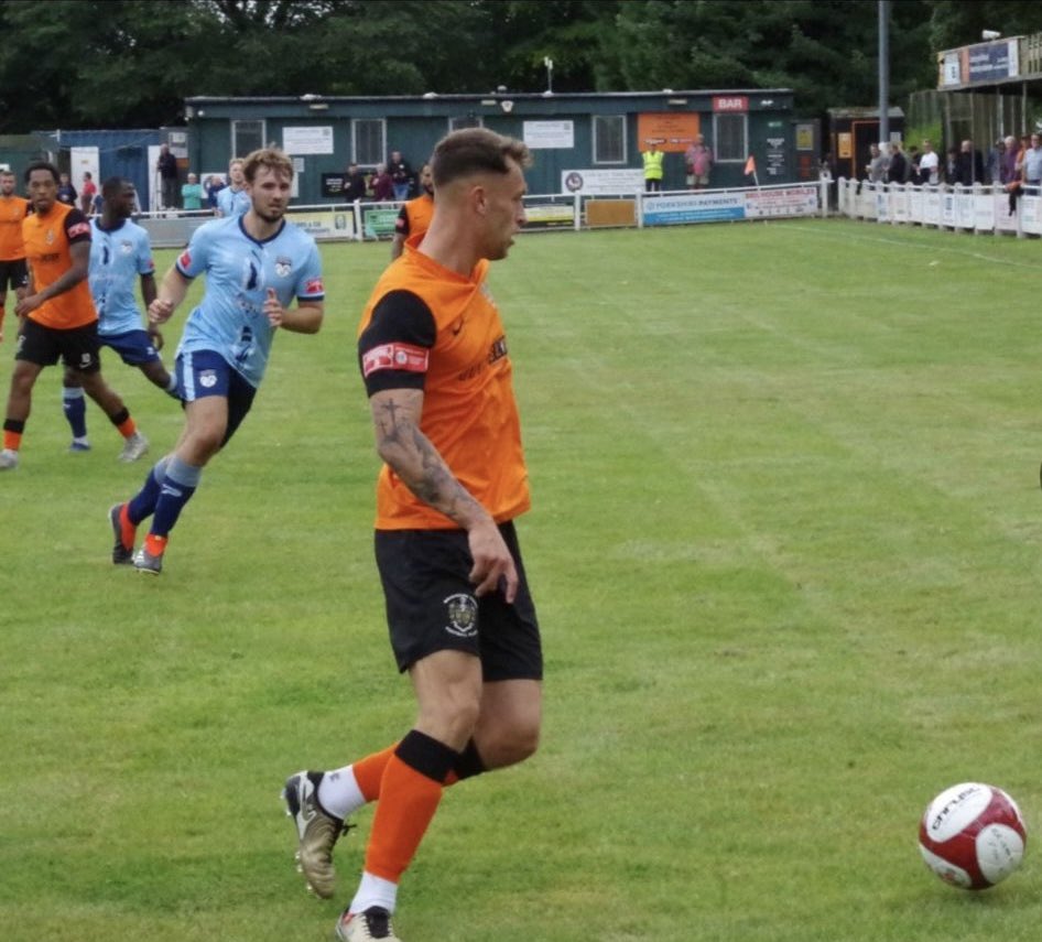 𝗪𝗮𝗹𝗱𝗿𝗮𝗺 𝘀𝘁𝗮𝘆𝘀 𝗮𝗻𝗱 𝗶𝘀 𝗻𝗮𝗺𝗲𝗱 𝗻𝗲𝘄 𝗰𝗹𝘂𝗯 𝗰𝗮𝗽𝘁𝗮𝗶𝗻 🙌✍️

Josh Waldram is the latest to commit to the club for the 2025/26 and we can confirm he will be club captain moving forward

Manager Grant Black commented “Josh is a massive player for us, proper