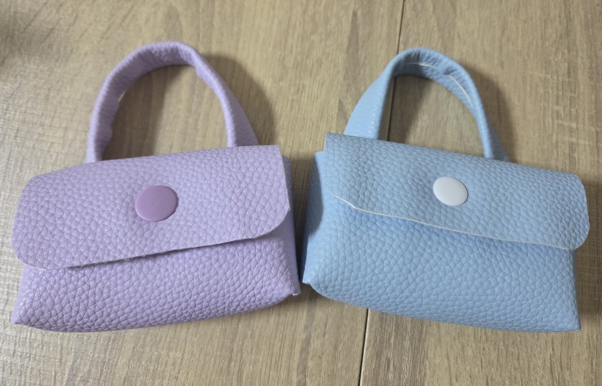 この前のをプレゼント用に🎁 フェイクレザーかわいいからもっと色んなもの作れるようにしたいな☺️