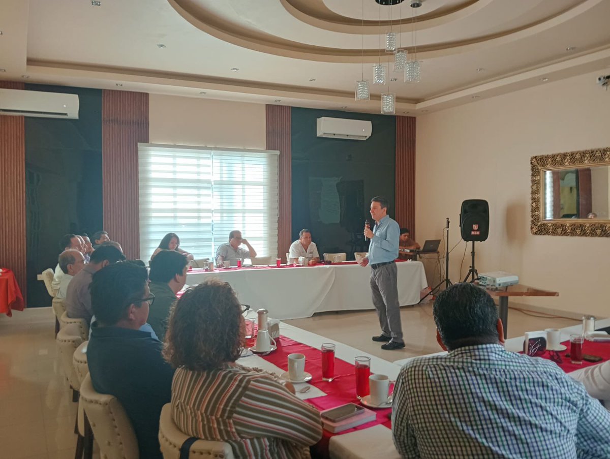 Pp_Toriello's tweet photo. Agradezco al Dr. Emmanuel Ramos Bremmerman, Presidente del Colegio de Arquitectos de Chiapas, la invitación para dar una plática sobre Polos de Desarrollo para el Bienestar, en el marco del 60 aniversario de su Colegio. https://t.co/AKnqF8SA1x