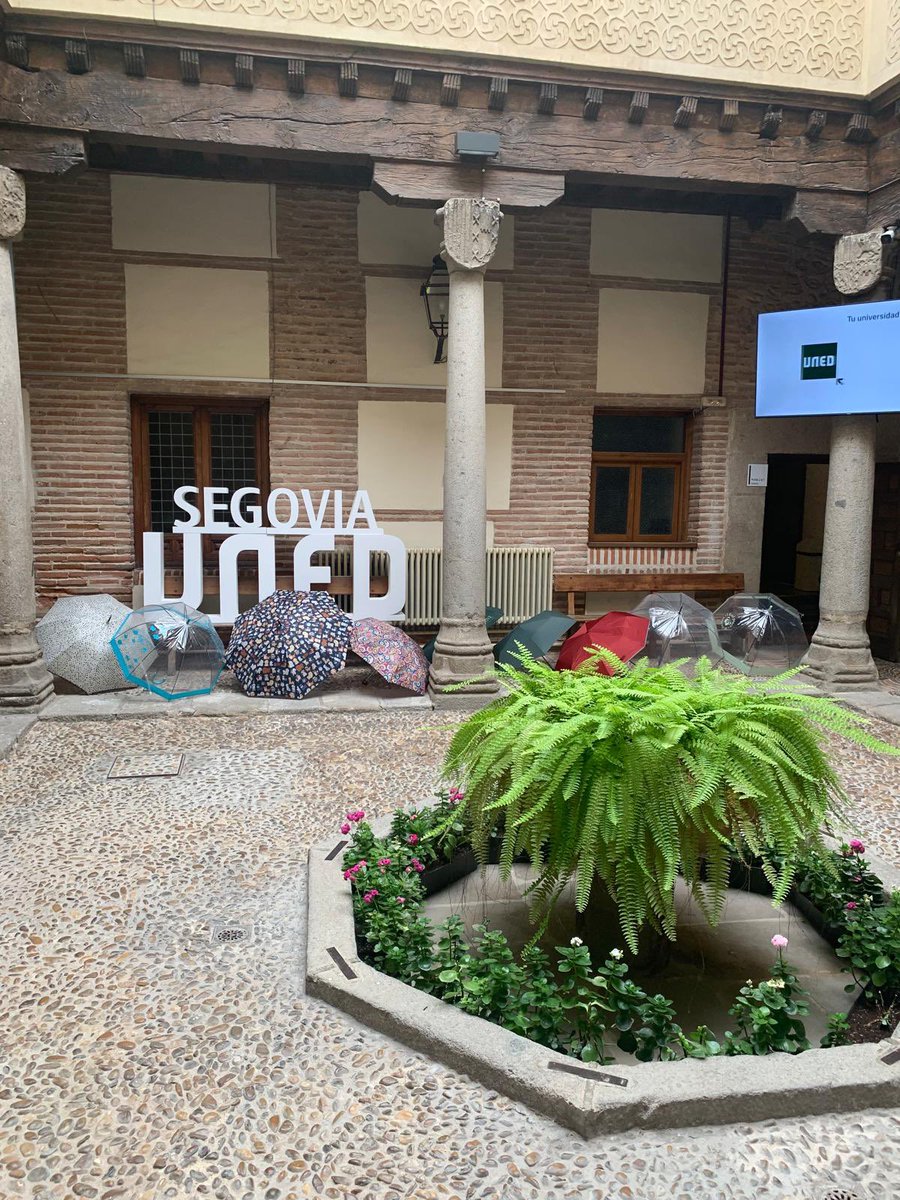 Esta semana hemos amanecido con lluvia en Segovia. Pero ni aún así han faltado nuestros estudiantes a clase. Con una comunidad universitaria como la nuestra, es un placer trabajar.
<a href="/DipuSG/">Diputación de Segovia</a> 
<a href="/segovia_es/">Ayuntamiento de Segovia</a> 
<a href="/UNED/">UNED</a> 

#Potenciatuvitalidad #UNEDSegovia #Educación #segovia
