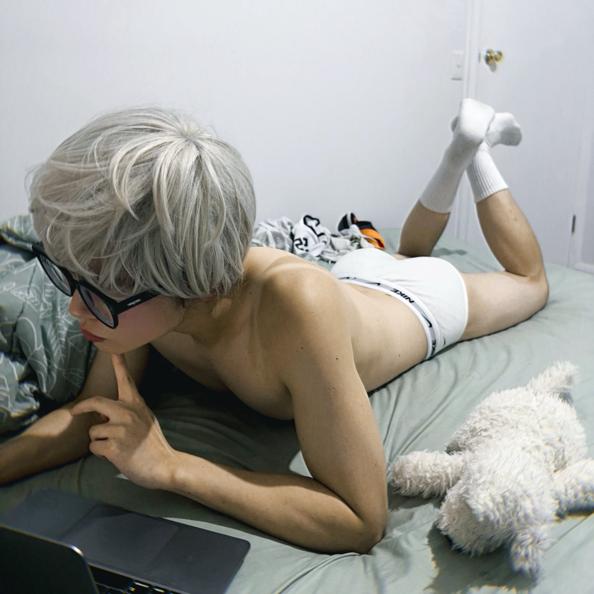 手放老实点别打扰我学习