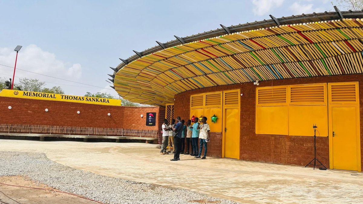 KhanStokely's tweet photo. Ce samedi 17 Mai 2025, le camarade président Thomas Sankara et ses 12 compagnons ont été réhabilités et honorés au Burkina Faso 🇧🇫. Le mémorial Thomas Sankara a été inauguré ce matin. 
Le capitaine IB force admiration et respect 🫡 
#OrganisezLesGens #BurkinaFaso #thomassankara https://t.co/TPHPweYMaj