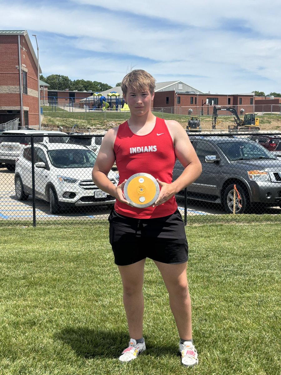 BethelJaden's tweet photo. Avery Biggerstaff places 4th at the sectional meet in the discus and will be throwing at the state meet next weekend in Jefferson City! @ChrisDuerr https://t.co/KzTy0HaTDk