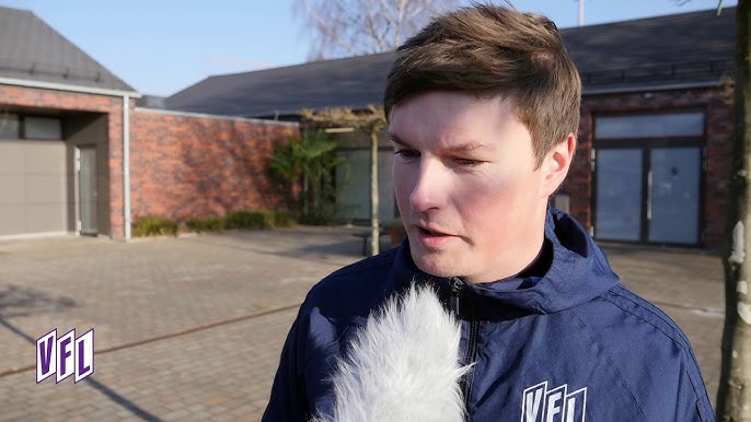 🧐 Size Merlin Polzin'den bahsedelim mi biraz?

Futbol böyle hikayeleri sever...

📌 21 yaşında Hamburg altyaş antrenörlüğünü yapan isim, 2014-17 arasında Osnabrück altyaş takımlarını çalıştırdı.

📌Hamburg 2018'de Bundesliga'ya düştüğünde henüz 27 yaşında olan ve Osnabrück A