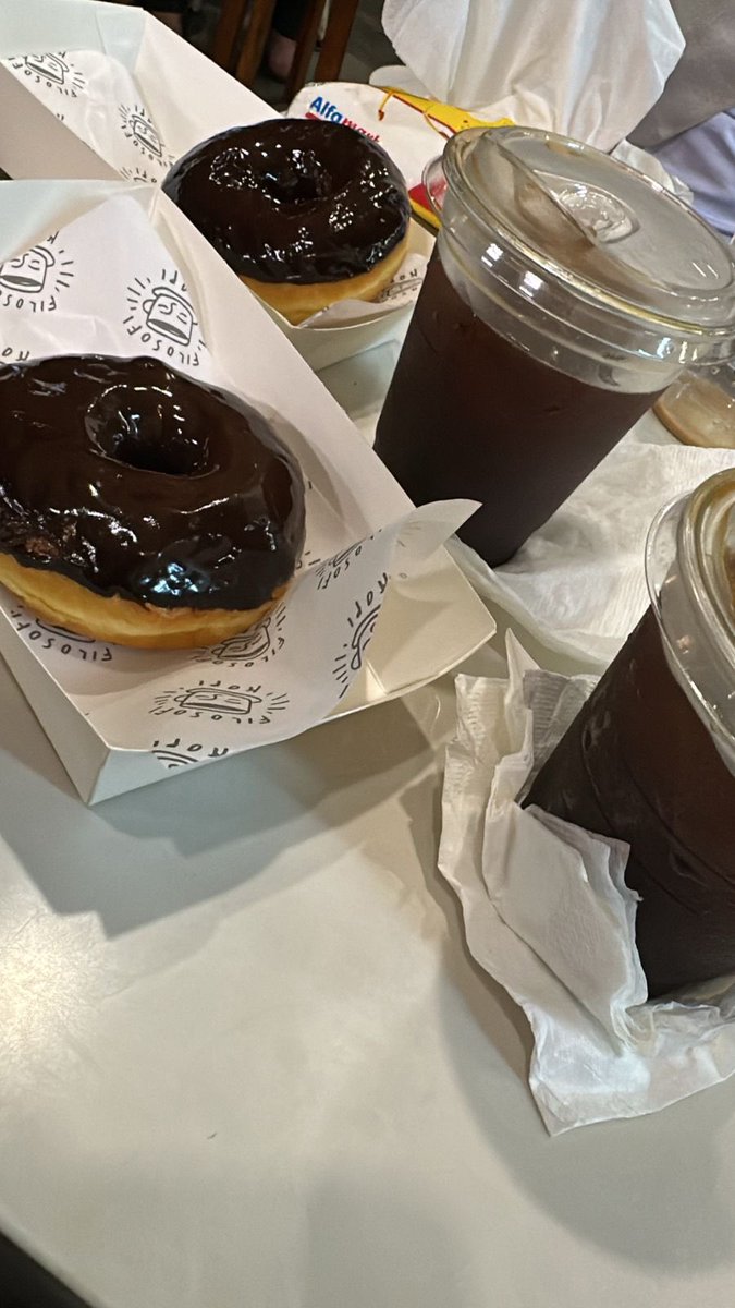 chencindyy's tweet photo. 🍩☕️🌃 https://t.co/S48GeUZ9Si