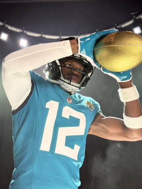 AdamSchefter's tweet photo. No. 2 overall pick Travis Hunter at the #NFLPA #RookiePremiere https://t.co/KAcIUwtXdp