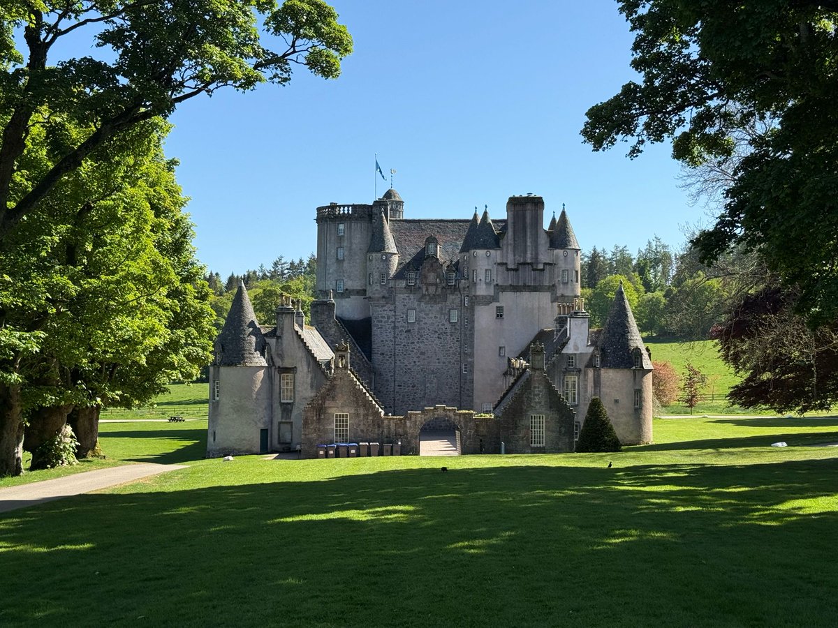 Discover the magic of Castle Fraser 🏰, where history and mystery meet. Majestic turrets whisper tales of the past, but what secrets does it hold that we've yet to uncover? #CastleFraser #ScottishHistory #MysteryMonday #Scotland #BespokeTours #PrivateTours #Aberdeen