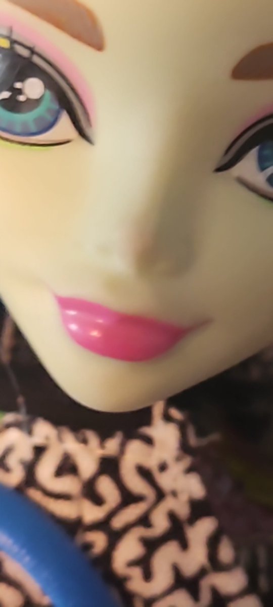 electric_X13's tweet photo. Is anyone having issues with their green and blue dolls having stained noses https://t.co/6WiME5Mds3