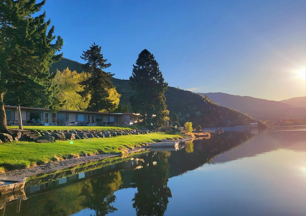 OkanoganCountry's tweet photo. 🌲 Escape to Spectacle Lake Resort this May! 🌲 Enjoy lakeside serenity and outdoor fun for the perfect spring getaway. Book your stay today! For more details: https://t.co/p4gZg1cWTR

#SpectacleLakeWA #OkanoganCountry #SpringGetaway #RelaxAndRecharge https://t.co/nw7wFzd6TX