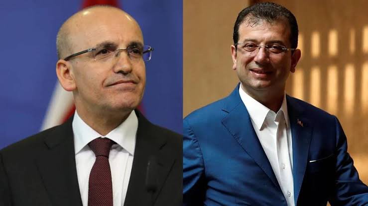 tcbuyuksehIr1's tweet photo. Ekrem İmamoğlu’ndan Mehmet Şimşek’e:

“Faizcilere verdiğiniz bu para yetmezmiş gibi bir de kapı arkasında planladığınız 19 Mart darbesinden sonra, 55 milyar dolar rezerv yakıp, Merkez Bankası faizini %49’a taşıttınız.

Tarih sizi ‘16 milyon seçmenin iradesine uyduruk suçlamalarla yapılan 19 Mart darbesinin finans ayağı’ diye hatırlayacak.”