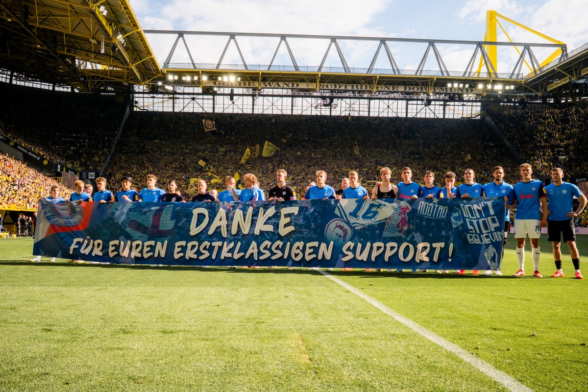 Wir folgen dir wohin es geht,
auch bis ans Ende dieser Welt!
Holstein Kiel ist mein Verein,
so wird es auch für immer sein!

💙🤍❤️
_
#BVBKSV #KielAhoi