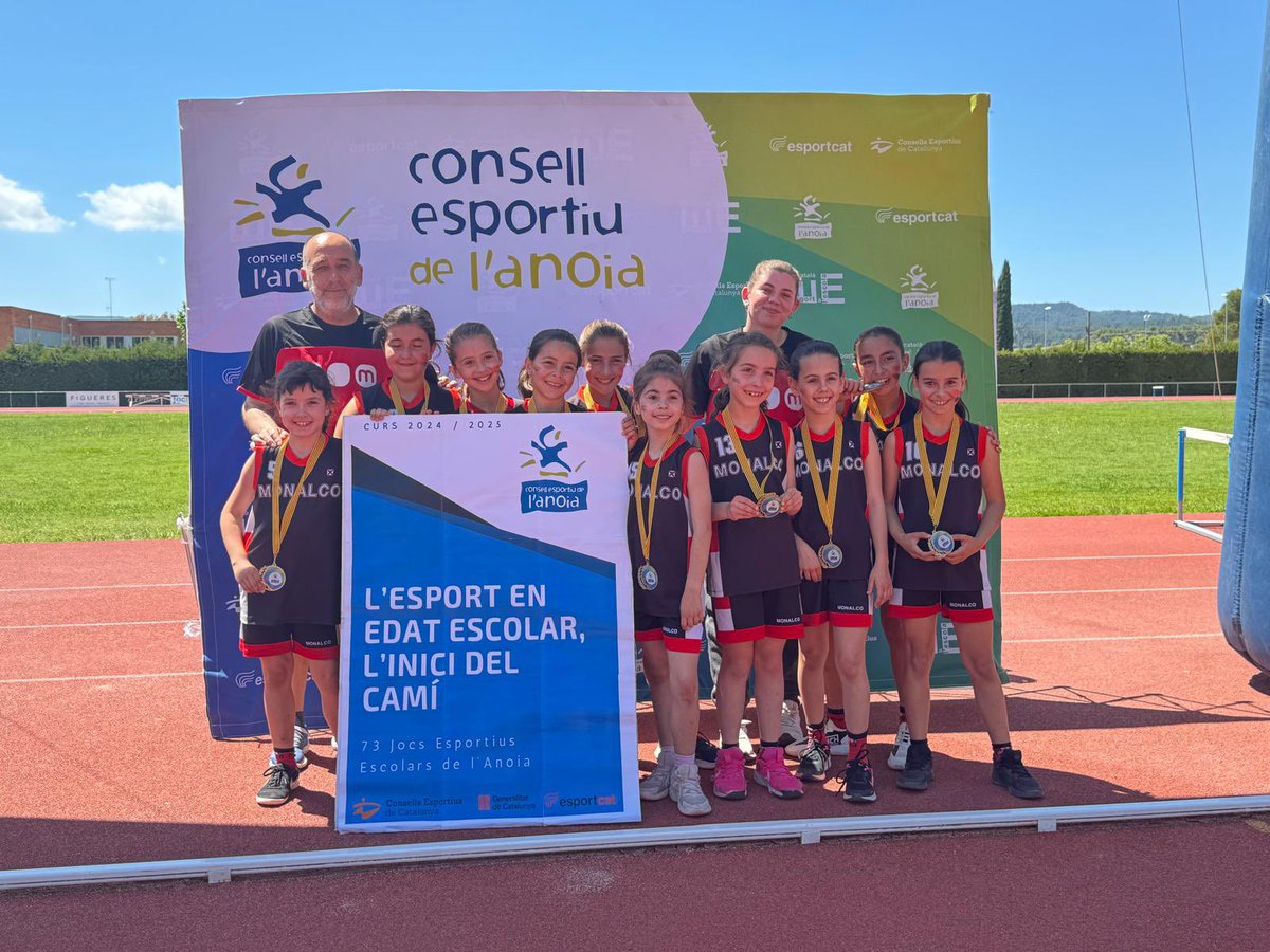 Volem felicitar els nostres equips benjamins de poliesportiu per la seva gran temporada. Les noies han quedat Campiones dels Jocs Escolars de l’Anoia, i representaran l’Anoia en la Final nacional de bàsquet. L’equip masculí s’ha proclamat tercer. ENHORABONA A TOTS I A TOTES!