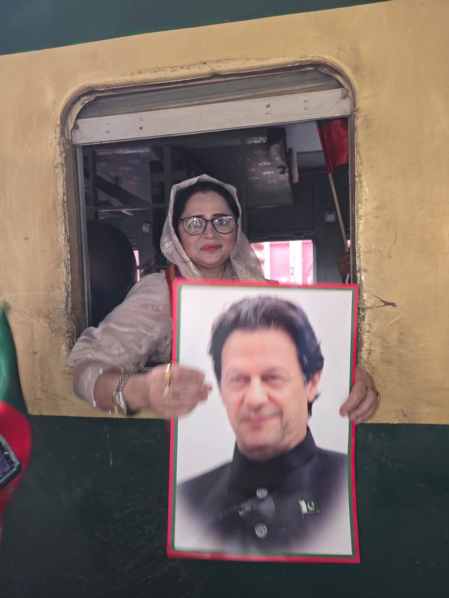 HurAhmedSamoon1's tweet photo. عمران خان کو اڈیالہ جیل میں 650 دن ہوگئے
شرم کرو حیا کرو شرم کرو حیا کرو ہمارے لیڈر عمران خان کو رہا کرو -
#releaseimrankhansavepakistan 
#قیدی_نمبر_804  
#عمران_خان_کو_رہا_کرو 
#NationWantsJustice 
#PTIofficial 

🇵🇰🇧🇫
۔💥
❣️ #ImranKhan #PTIofficial https://t.co/o3O9p5GvbR