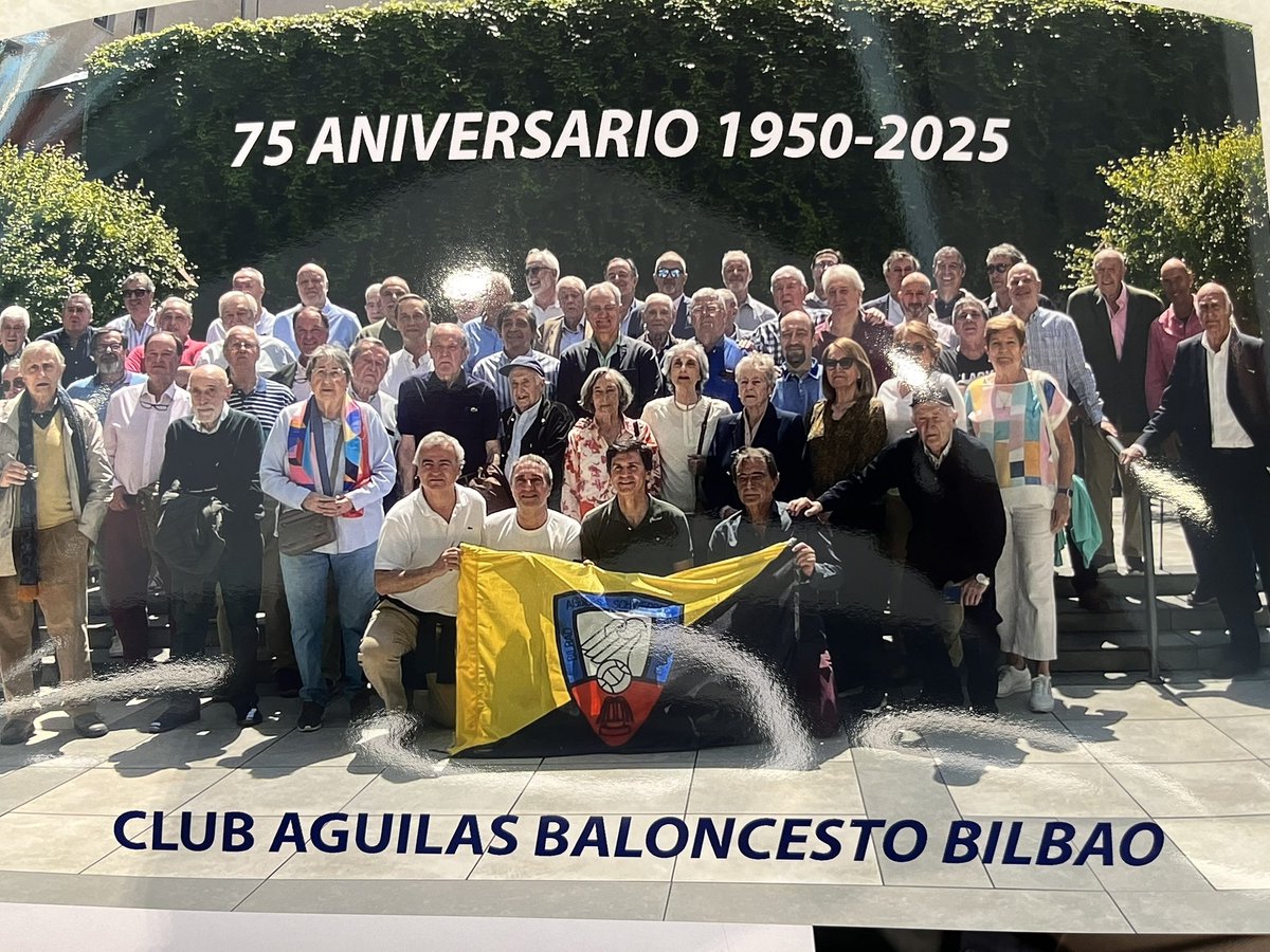 75 años de un club histórico del que tengo el orgullo de haber sido parte deportivamente hablando. Seguimos sumando años y compartiendo velada anualmente.