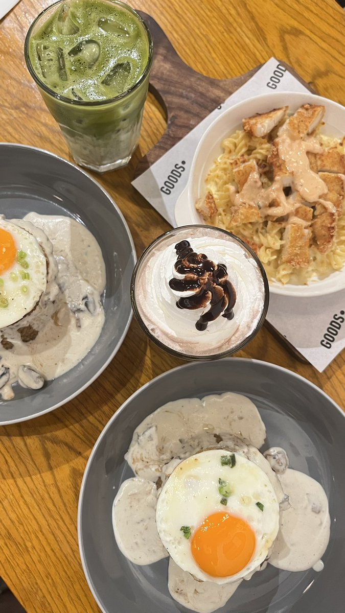 racheesel's tweet photo. aku 🤍 jakarta loco moco the goods dept pim 2 &amp; wfc di fern!🧏🏻‍♀️ https://t.co/NRin7rpcrN