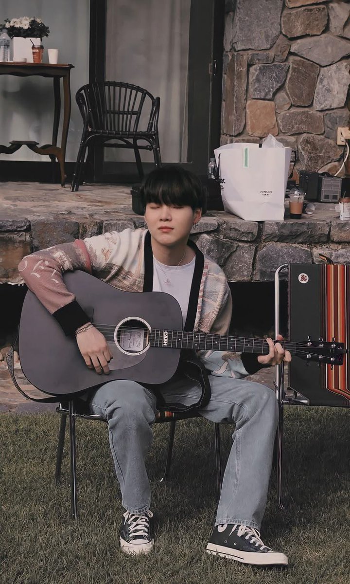 suga001_bts's tweet photo. Music 🎶🫰💕 https://t.co/MA8kymfuiV