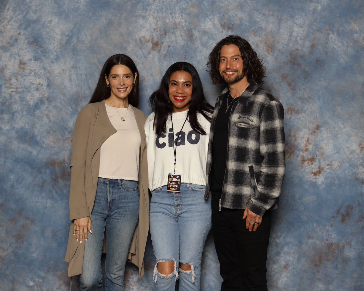 I remember watching twilight and reading the books. I finally got to meet Alice and jasper. I am officially a vampire 🧛🏽‍♀️. #FanExpoPhilly  #fanexpo  . They were so sweet as well. 😊😊😊