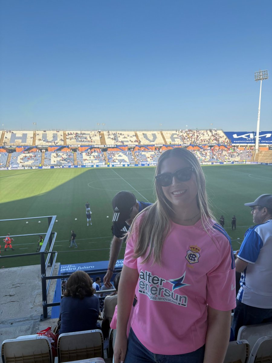 MariTscn's tweet photo. Estrenando camiseta gracias a @jotamitagaming 💙🤍 https://t.co/5b7B8s0pVm
