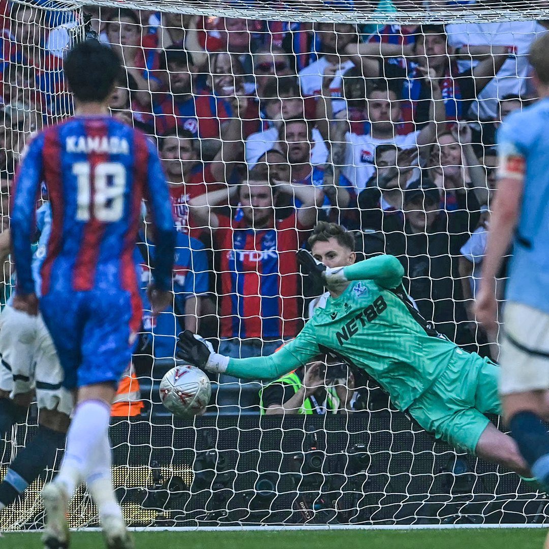 jerryarvino's tweet photo. Fans Arsenal: Yes, Man City kalah.. Ada temen klub Inggris yang 0 gelar musim ini ehehe

Fans klub lain yang tetep cari materi ledekan: Mampus, lo liat tuh Nketiah keluar dari Arsenal LANGSUNG JUARA.

😮‍💨😤💔😅🤗 https://t.co/m31dlikuVZ