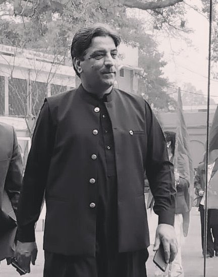 LordZygrus's tweet photo. Make no mistake Pakistaniyo!

This is the man who has proven to be the worst possible man I have seen in my life. 

Mentally unstable; orthodox; and violent. 

He is responsible for VIOLENCE IN KEMU.

#ViolenceinKEMU @MaryamNSharif @RanaSikandarH @uhslhrofficial https://t.co/7JowCXqNuZ