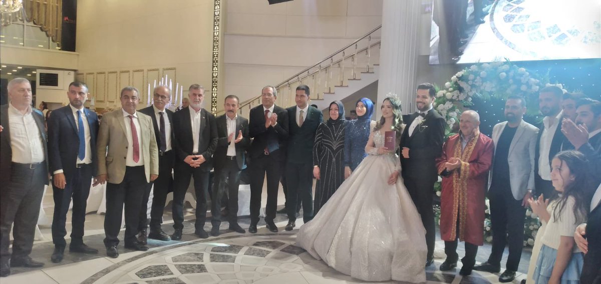Başkanımız nikah şahitliğini de yaptığı, Ankara Servis Aracı İşletmecileri Kredi Kefalet Kooperatifi Başkanımız Sn <a href="/TuncayELMADAGLI/">Tuncay ELMADAĞLI</a>’nın değerli kızı Senanur ve EROL ailesinin evladı Macit’in Kırıkkale’de yapılan düğünlerine katıldı. 
Senanur &amp; Macit çiftine mutluluklar dileriz.