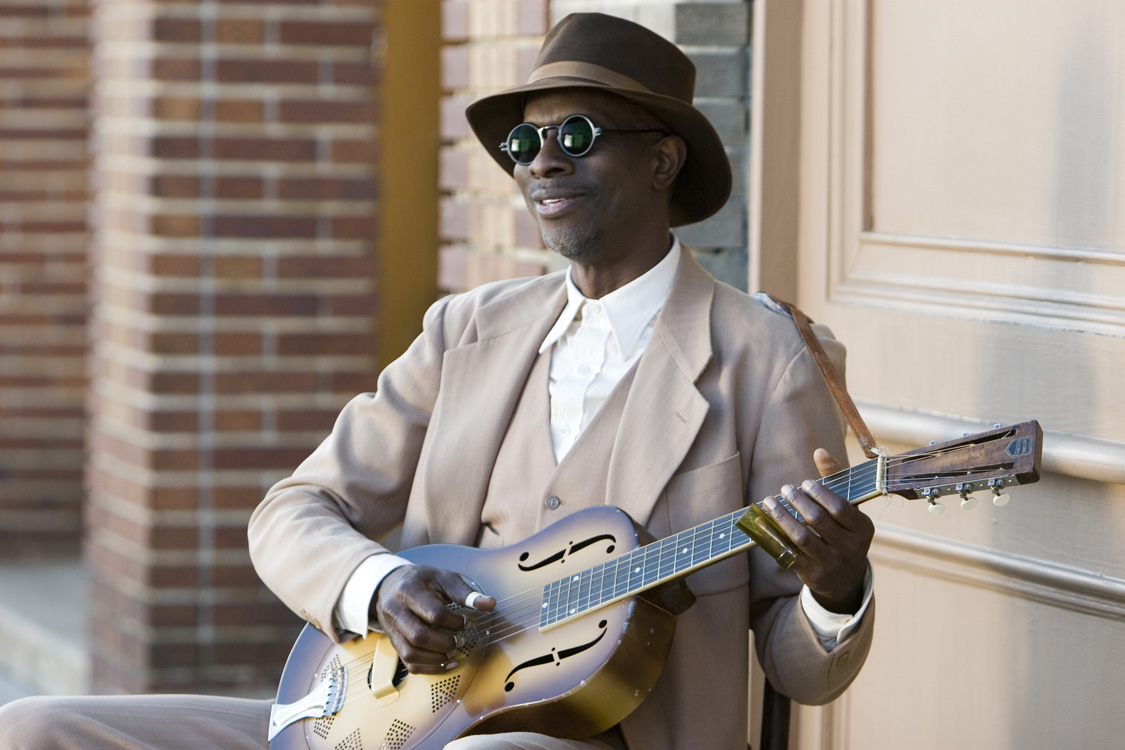kebmomusic's tweet photo. 🎬 #WeekendWatch: Honeydripper (2007)
Keb’ Mo’ stars as Possum, a blind guitarist in this soulful Southern story.
📺 Watch now: https://t.co/RYl2PZ54FS
Also available via FilmRise and DVD.
#KebMo #Honeydripper #MovieNight #BluesFilm https://t.co/MxE1Orrt0u