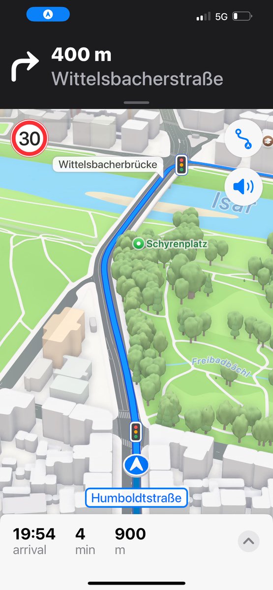 jeriamena's tweet image. Was Google Maps always this bad? Horrendous UX.
Apple Maps vs Google Maps.