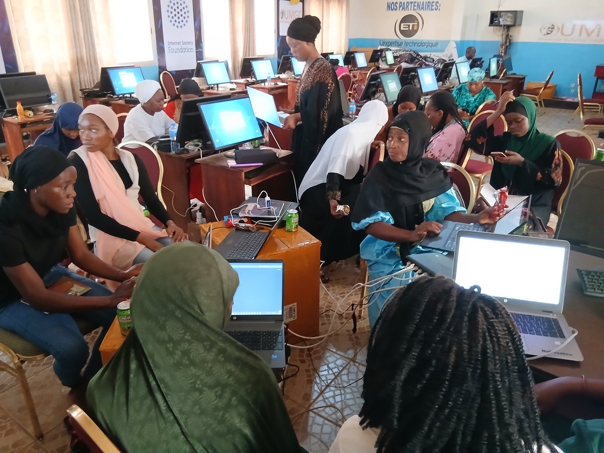 Jour 3 : Femmes Ingénieures 2.0
Thème : Déploiement d’un réseau local (LAN)
Nos participantes ont câblé, configuré, testé, et déployé leur propre réseau local ! Une étape clé vers l'autonomie technique.
À suivre...
