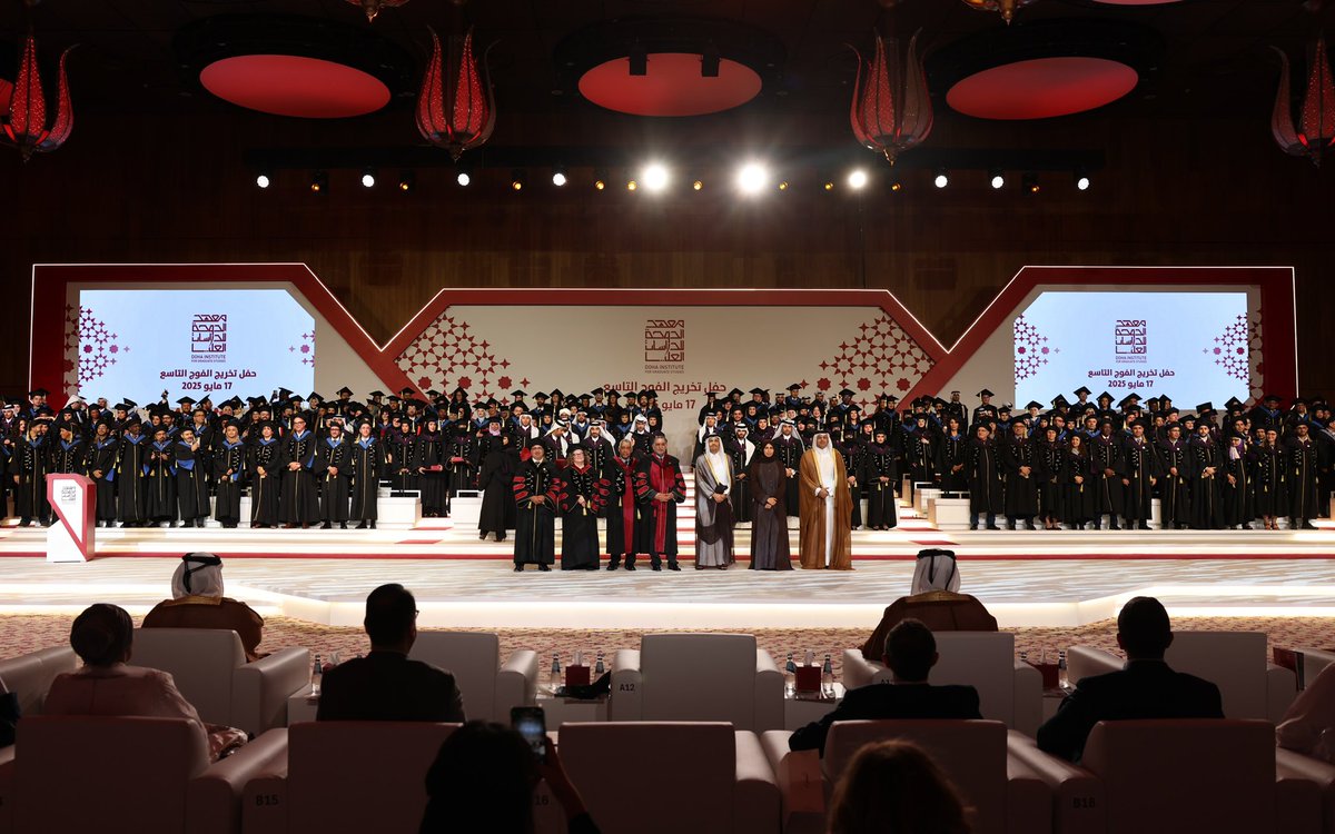 سررتُ بحضور حفل تخريج الدفعة التاسعة من طلبة الماجستير في معهد الدوحة للدراسات العليا. أهنّئ الخريجين على هذا الإنجاز الأكاديمي الرفيع، الذي يجسّد تميّز منظومة التعليم في قطر، ويبرهن على كفاءتهم في المساهمة الفاعلة في مسيرة التنمية، وتحقيق تطلعات أوطانهم.