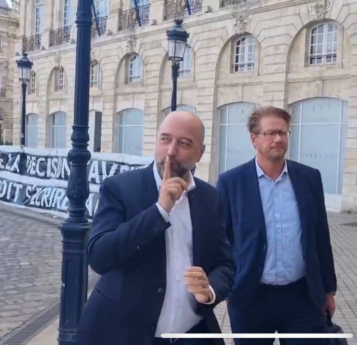 VaslinSamuel's tweet photo. Une nouvelle saison du FC-GL s’achève. Une année comme les autres : 

- ratée sportivement, malgré des moyens bien supérieurs aux autres.

- dévastatrice pour l’institution, humiliée en N2, ruinée par son système, déchirée par l’absence de révolte et incertaine de rester en vie… https://t.co/KFrSl2l739