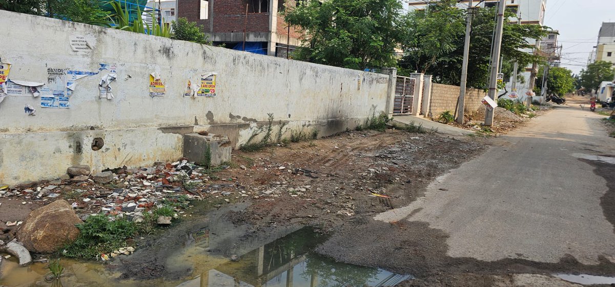 GeorgeReddy0241's tweet photo. Dear Sir /Madam,  @HMWSSBOnline
Issue at Kailash Hills cammon, Mahadevapuram Colony Gajularamram,  Kindly look into it.
Issue from many days.  Mobile Number Subba Rao 9866106910 https://t.co/vdcTJ4Tsih