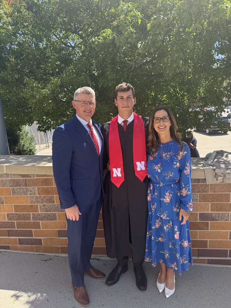 SchneiderDean's tweet photo. Congratulations Austin.     So proud of you. Excited for you to begin the next chapter. Well done! https://t.co/ng31OYG871