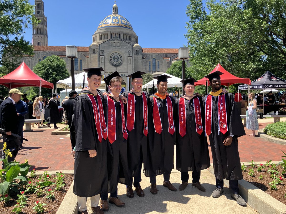 Good looking crew right here! Congrats to our ‘25 class! ❤️🖤