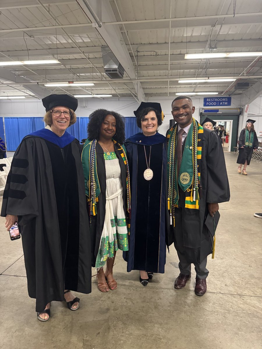 UVMPattyPrelock's tweet image. Getting reading for our next graduation @uvmvermont @UVMCALS . Congratulations students!