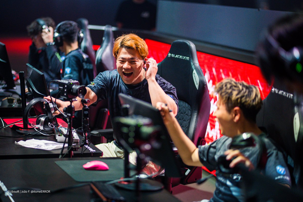 R6esports's tweet photo. Ready to make history 🇯🇵 https://t.co/irdVrfSkAS