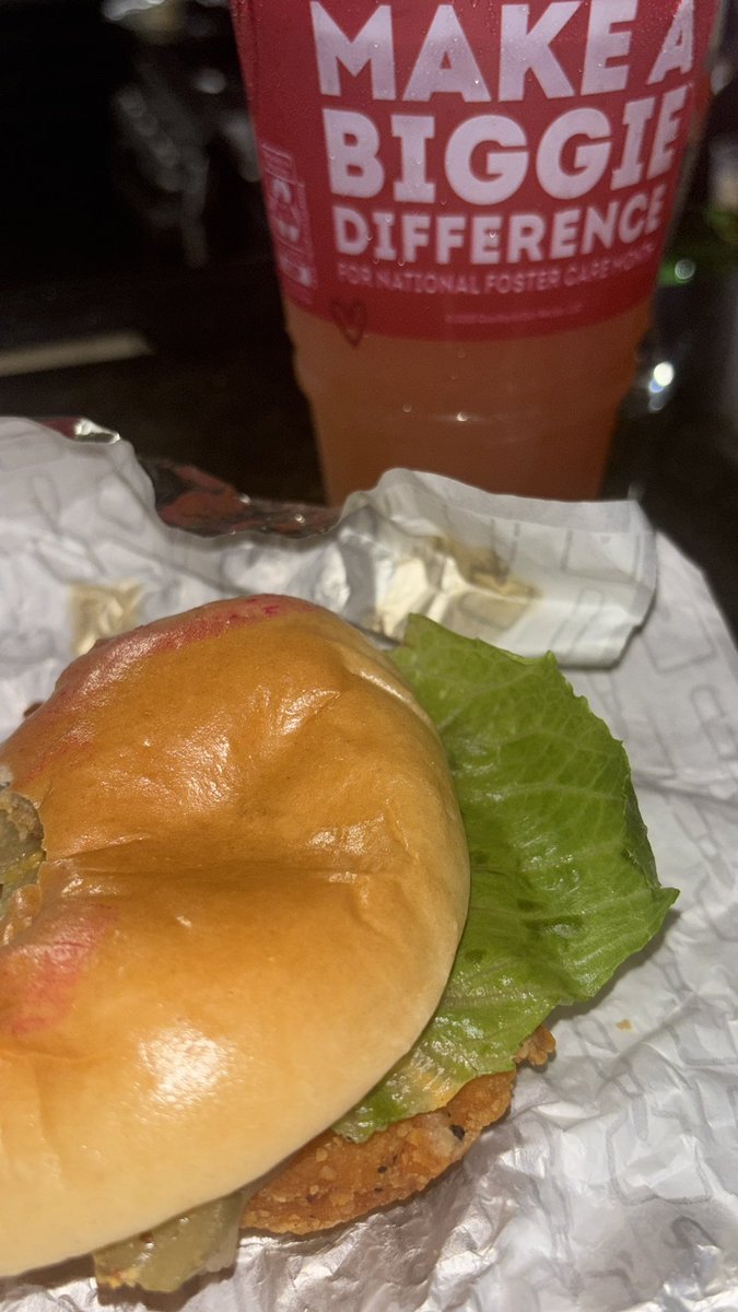 TXPromogirl's tweet photo. @Wendys well done 👏🏾👏🏾👏🏾#cajuncrispchickensandwich #tangerinetwist pair well together. https://t.co/r8oUI5BMxH