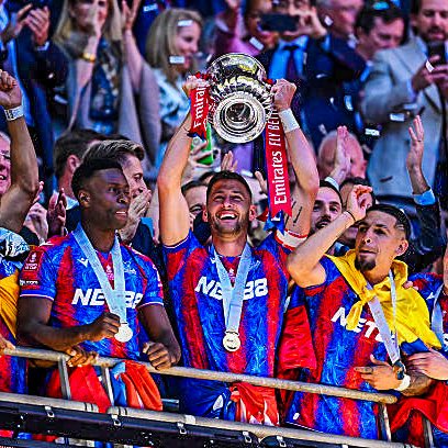 eurofootcom's tweet photo. 🔴🔵 𝐎𝐅𝐅𝐈𝐂𝐈𝐀𝐋 | Crystal Palace have qualified for the UEFA Europa League after they won the FA Cup. Incredible. 🇪🇺🏆

Glasner's team on a European tour. ✈️ https://t.co/Hy0gzCKFJi