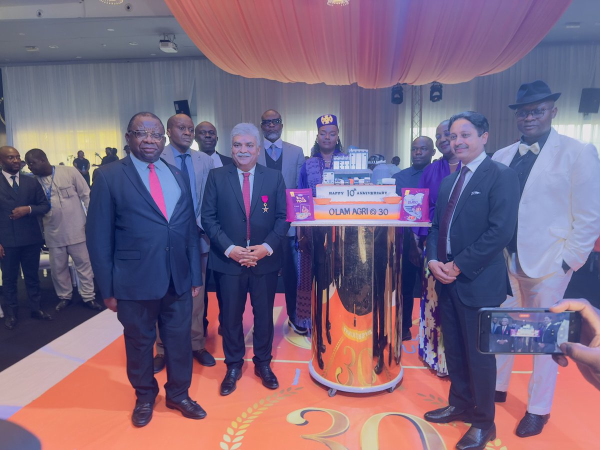 MincommerceCMR's tweet photo. Ce 17 mai à Douala, #OLAMAGRI a célébré ses 30 ans au #Cameroun en présence de @MbargaAtangana1. Le Mincommerce a salué l'annonce d'une future unité de production d'aliments pour poisson, volaille et bétail, renforçant la politique d'import-substitution. https://t.co/DOZUH5zpOR