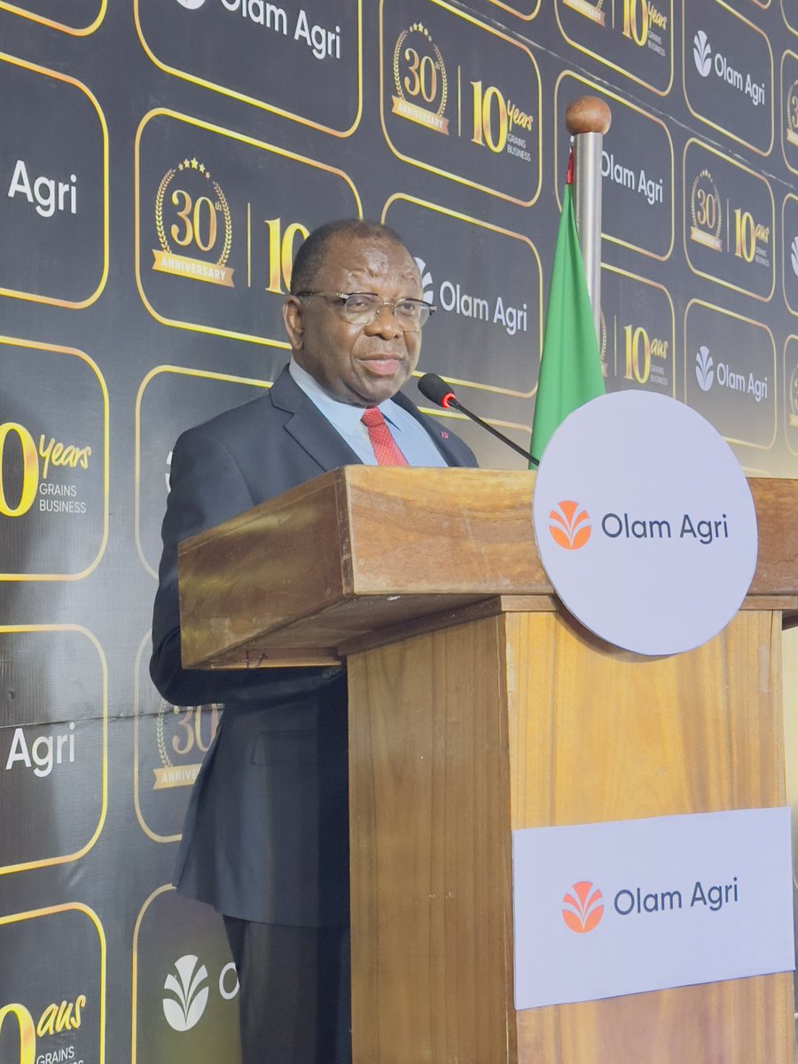 MincommerceCMR's tweet photo. Ce 17 mai à Douala, #OLAMAGRI a célébré ses 30 ans au #Cameroun en présence de @MbargaAtangana1. Le Mincommerce a salué l'annonce d'une future unité de production d'aliments pour poisson, volaille et bétail, renforçant la politique d'import-substitution. https://t.co/DOZUH5zpOR