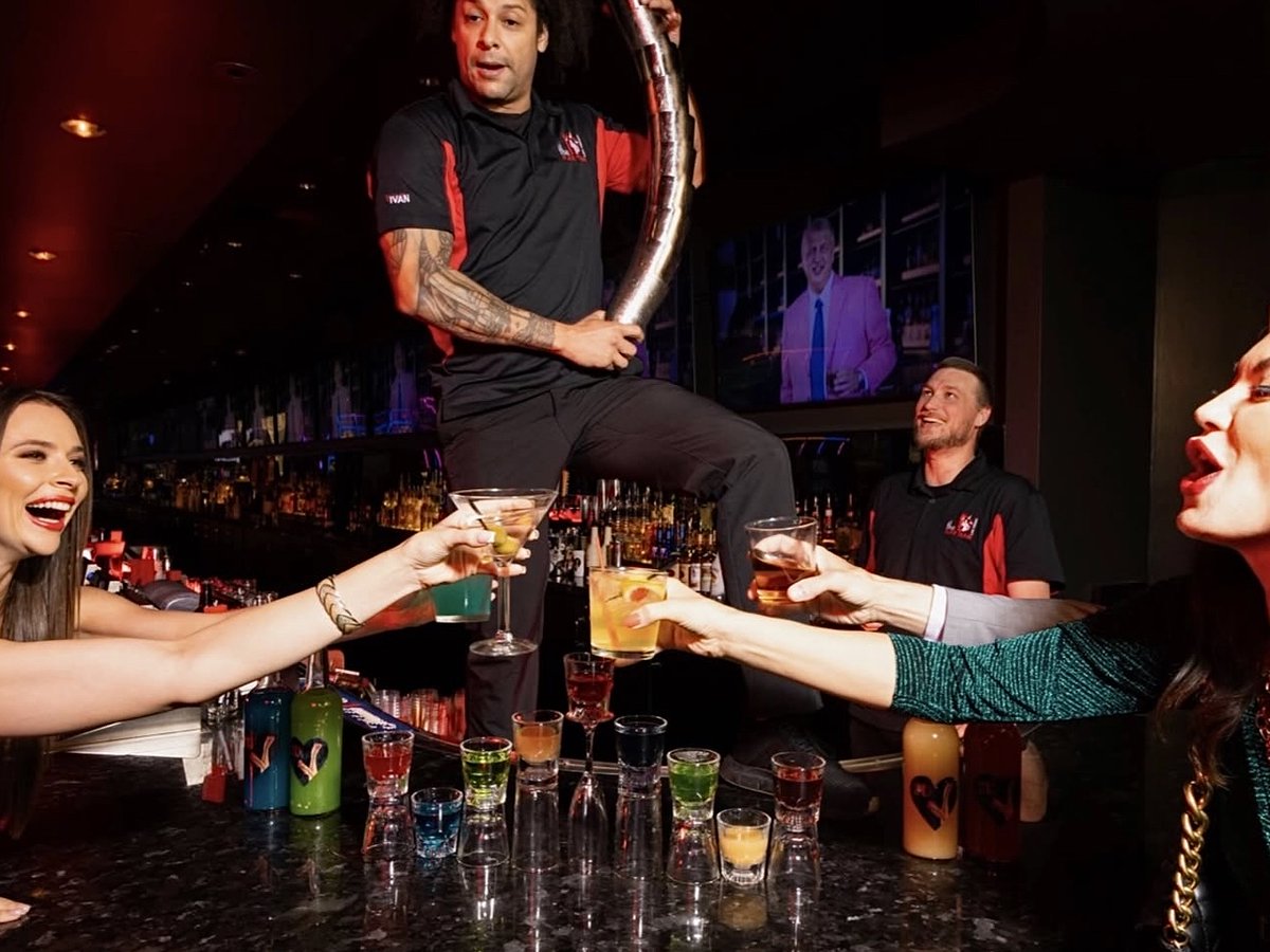 theDlasvegas's tweet photo. This is never NOT the vibe. 🙌
 
Get your Saturday night started right - our world-famous #LONGBAR awaits!
 
#theDLasVegas https://t.co/JxITX9Xcqi