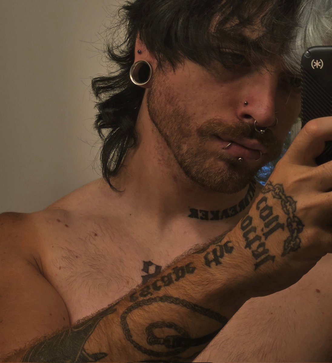 kaisuxlol's tweet photo. sone commotion for the tanline https://t.co/9K1Iou5WFB