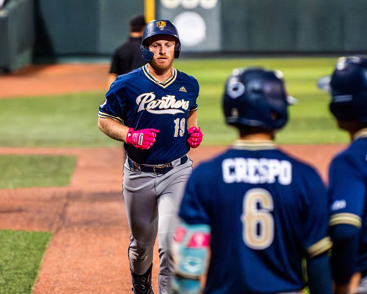 FIUBaseball's tweet photo. HE DOES NOT STOP HITTING 😳
AD WITH A TWO-RUN SHOT!
T3 | FIU 5, Sam Houston 2 https://t.co/Xglkl83vUD