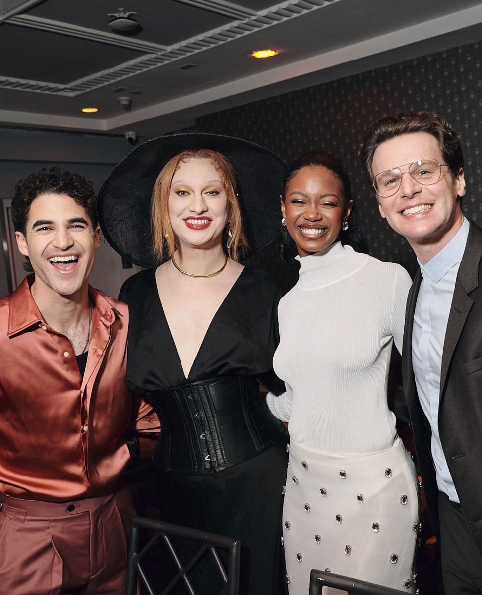 dcrissdaily's tweet image. “A couple of Audreys &amp;amp; Seymours looking very #Distinguished 💚+ MORE from #DramaLeague2025 🥹🖤💋🏴‍☠️”
Via Jinkx Monsoon on IG