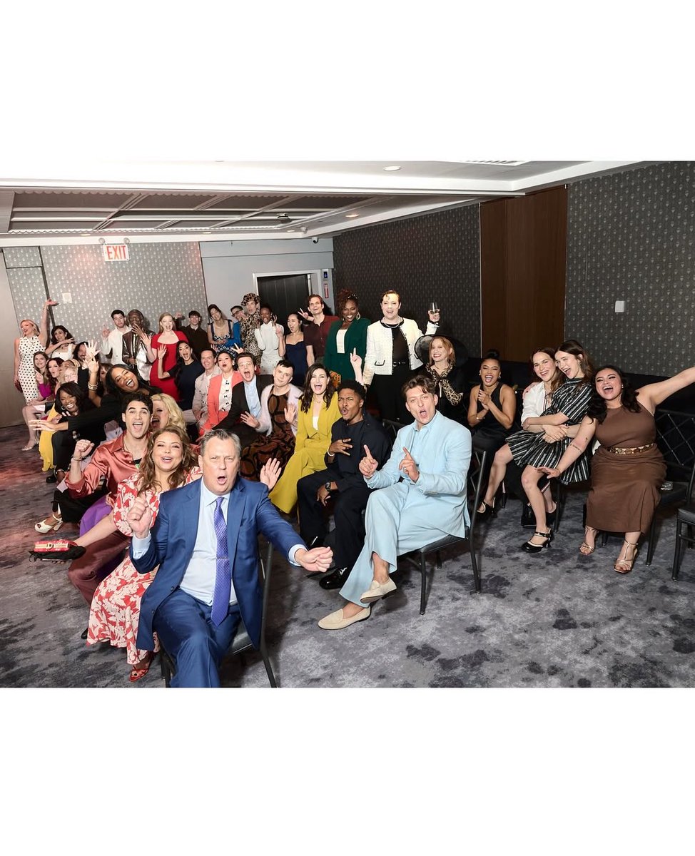 dcrissdaily's tweet image. “A couple of Audreys &amp;amp; Seymours looking very #Distinguished 💚+ MORE from #DramaLeague2025 🥹🖤💋🏴‍☠️”
Via Jinkx Monsoon on IG